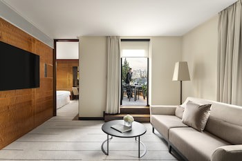 Como The Halkin