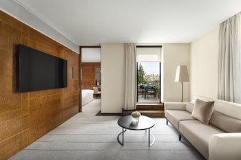 Como The Halkin