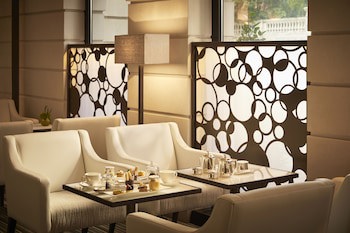 Como The Halkin