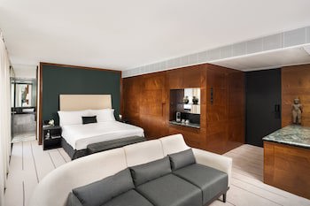 Como The Halkin