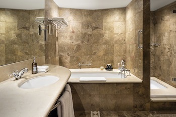 Como The Halkin