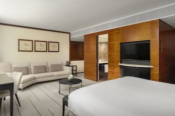 Como The Halkin