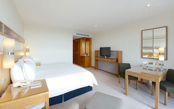 Canary Riverside Plaza Hotel