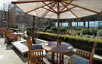 Canary Riverside Plaza Hotel