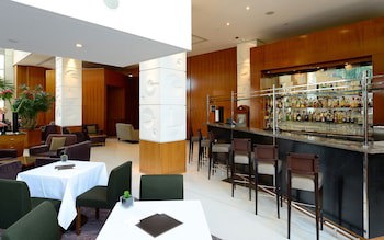 Canary Riverside Plaza Hotel