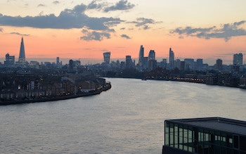 Canary Riverside Plaza Hotel