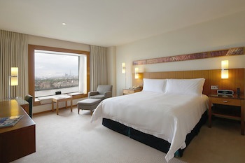 Canary Riverside Plaza Hotel