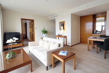 Canary Riverside Plaza Hotel
