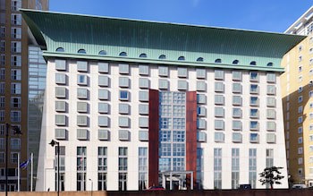 Canary Riverside Plaza Hotel