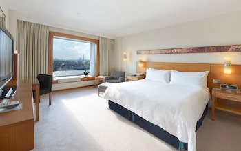 Canary Riverside Plaza Hotel