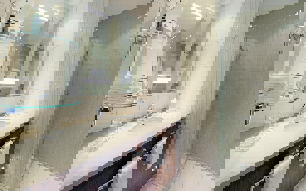 Canary Riverside Plaza Hotel