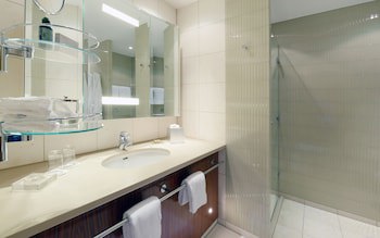 Canary Riverside Plaza Hotel