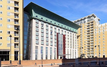 Canary Riverside Plaza Hotel