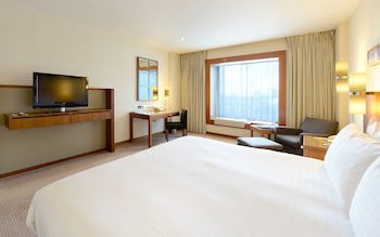 Canary Riverside Plaza Hotel