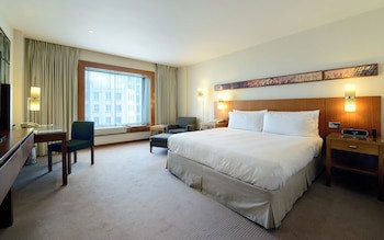 Canary Riverside Plaza Hotel