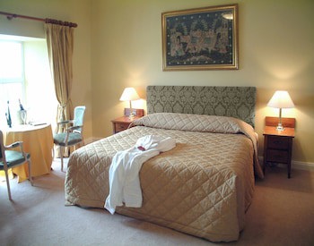 Castle Oaks House Hotel