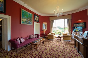 Castle Oaks House Hotel