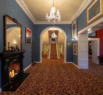 Castle Oaks House Hotel