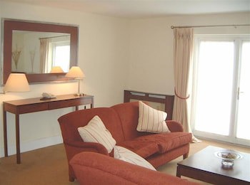 Castle Oaks House Hotel