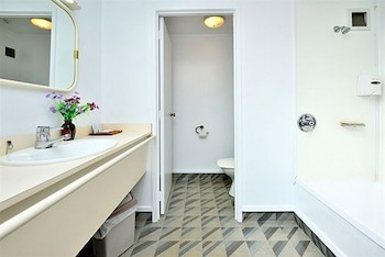 Allenby Park Hotel