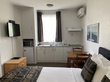 Alpers Lodge & Conference Centre