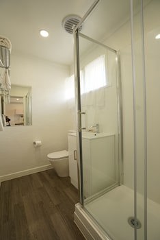 Alpers Lodge & Conference Centre