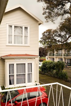 Alpers Lodge & Conference Centre
