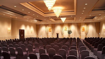 Crowne Plaza Muscat, An Ihg Hotel