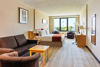 Crowne Plaza Muscat, An Ihg Hotel