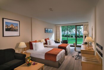 Crowne Plaza Muscat, An Ihg Hotel