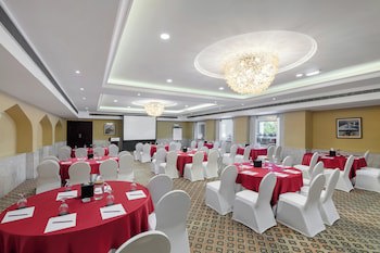 Crowne Plaza Muscat, An Ihg Hotel