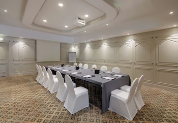 Crowne Plaza Muscat, An Ihg Hotel