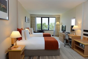 Crowne Plaza Muscat, An Ihg Hotel