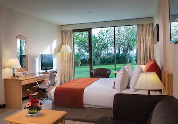 Crowne Plaza Muscat, An Ihg Hotel