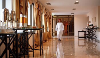 Crowne Plaza Muscat, An Ihg Hotel