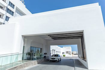 Crowne Plaza Muscat, An Ihg Hotel