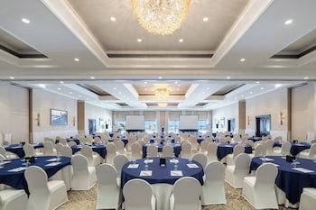 Crowne Plaza Muscat, An Ihg Hotel