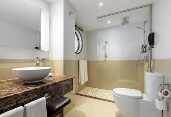 Crowne Plaza Muscat, An Ihg Hotel