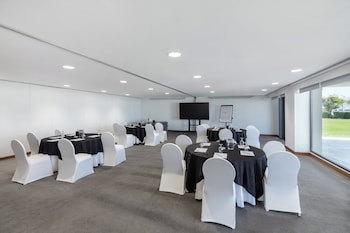Crowne Plaza Muscat, An Ihg Hotel