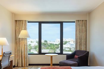 Crowne Plaza Muscat, An Ihg Hotel