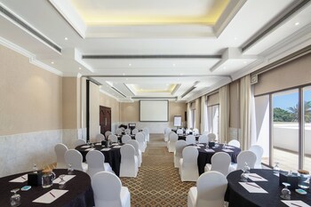 Crowne Plaza Muscat, An Ihg Hotel