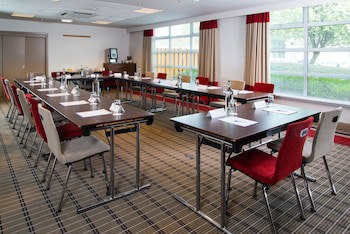 Holiday Inn Express Glasgow Airport, An Ihg Hotel
