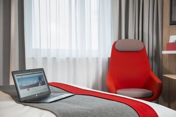 Holiday Inn Express Glasgow Airport, An Ihg Hotel
