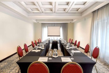 Radisson Montevideo Victoria Plaza Hotel