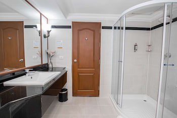 Golden Tulip Sovereign Hotel Bangkok