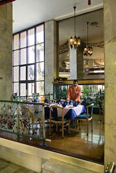 Aracan Eatabe Luxor Hotel