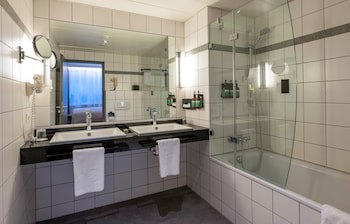 voco Dusseldorf Seestern by IHG galeri fotoğrafı