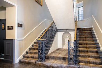 Arnos Manor Hotel
