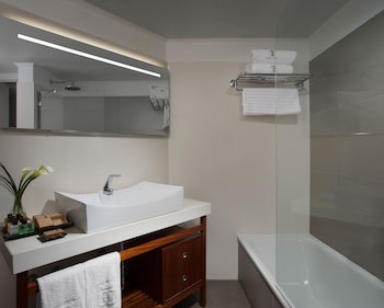 Carlton Tel Aviv Hotel