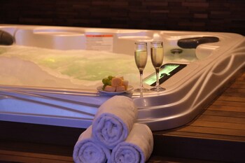 Carlton Tel Aviv Hotel